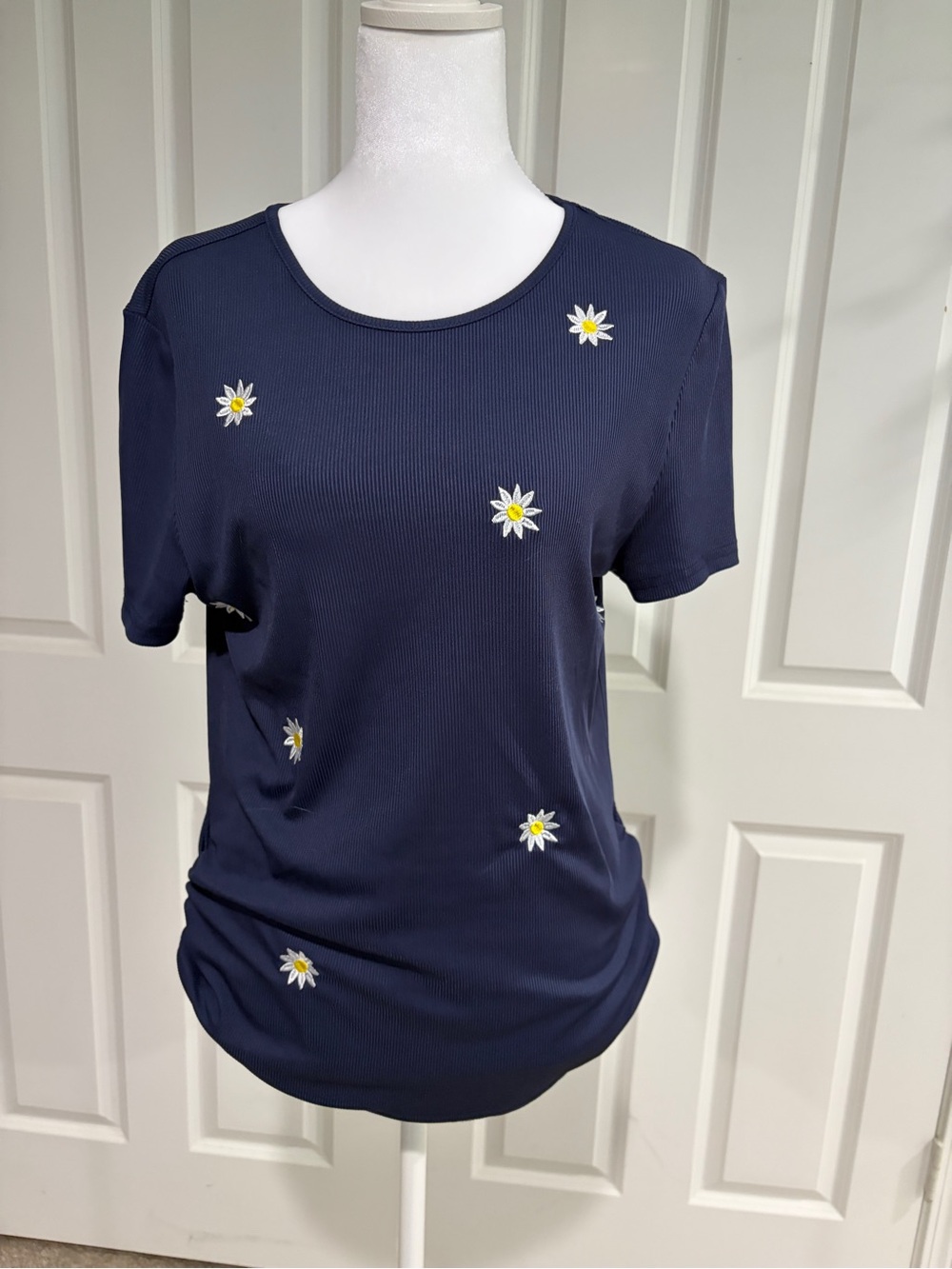 Daisy Embroidered Short-Sleeve Tee - Navy